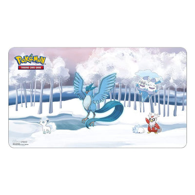 Ultra Pro Pokémon Gallery Series: "Frosted Forest" Playmat / Schreibtischunterlage - Motiv: Arktos, Snomnom, Gelatwino, Botogel & Alola Vulpix